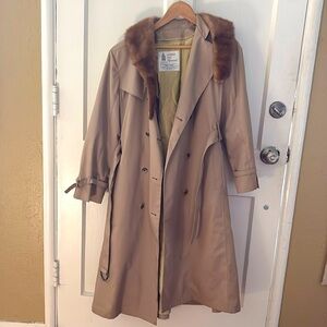 Vintage London Fog Lined Women's Trench Coat. Size 14p